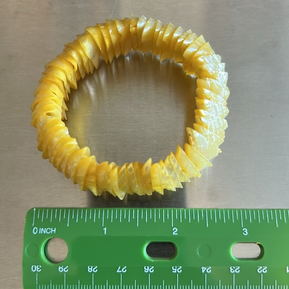 Yellow Shell Bracelet - Picture 2 of 3